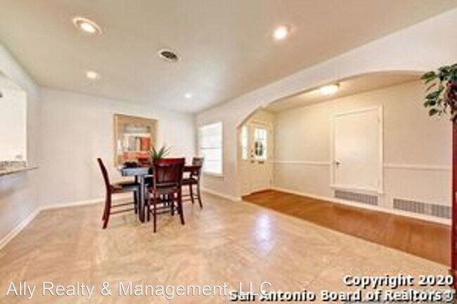 Foto del edificio - 4 br, 2 bath House - 8415 Laurelhurst