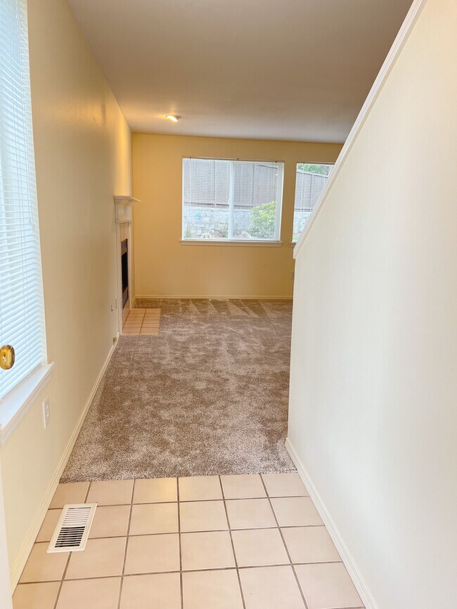 Entrada - 12604 119th Street Ct E