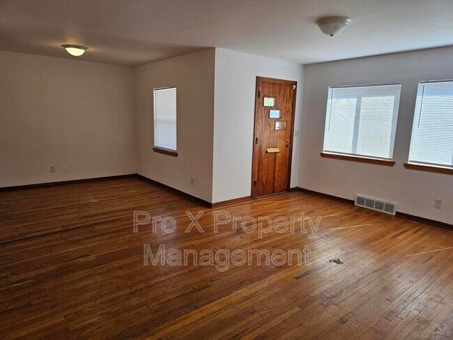 Building Photo - 2724 Grand Ave