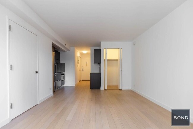 Building Photo - 222 E 39th St