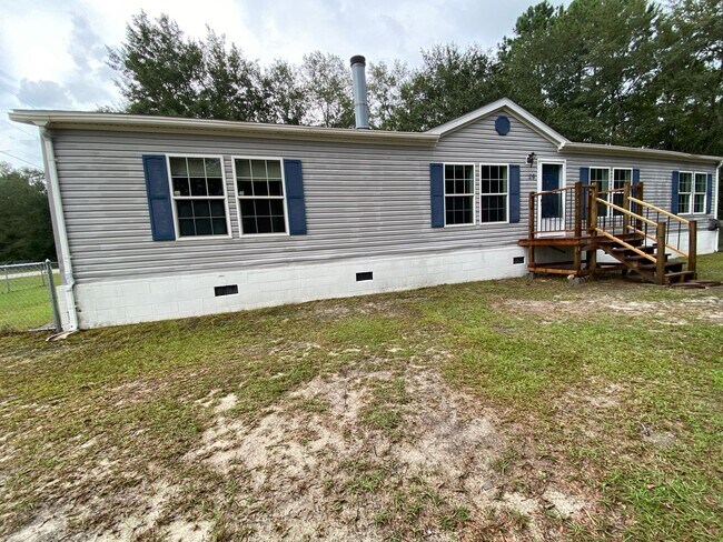 Building Photo - 4 Bedroom 2 Bath Pet Friendly home.