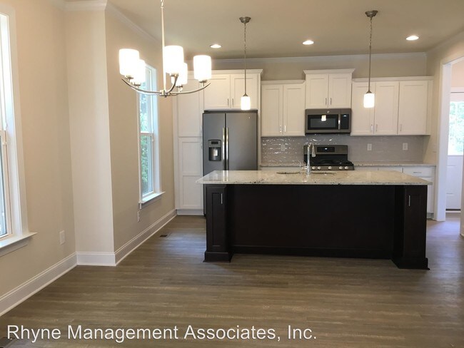 Foto del edificio - 4 br, 2.5 bath House - 409 Bickett Blvd.