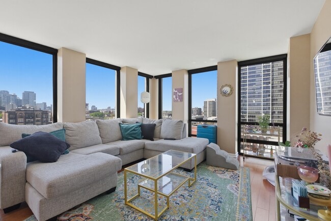 Building Photo - 1660 N La Salle Dr