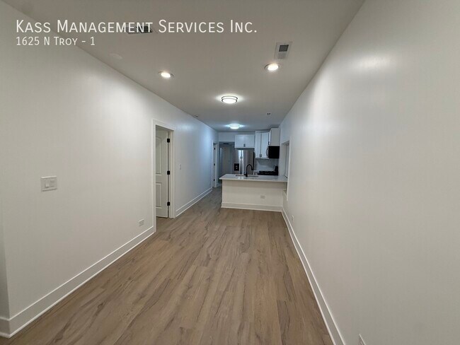 Foto del edificio - 1625 N Troy-1