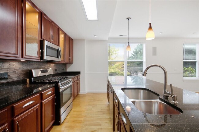 Foto del edificio - 2220 W Maypole Ave