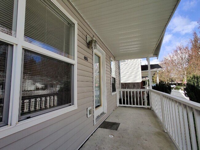 Foto del edificio - PENDING APPLICATION; College Spring 3BD w/...