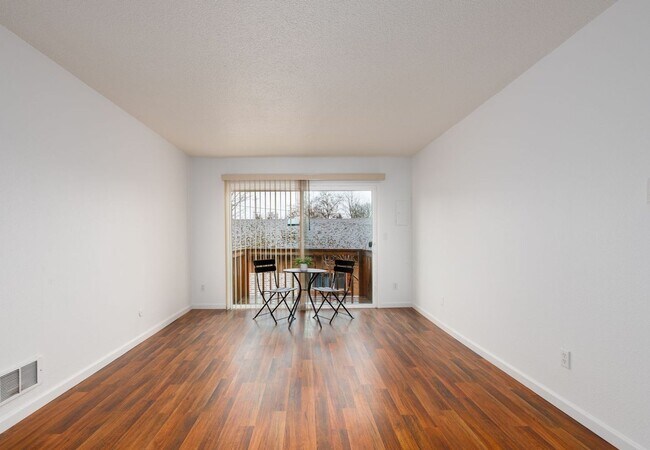 Foto del edificio - 2BR/1 Bath Mid-Century Modern with Condo finishes
