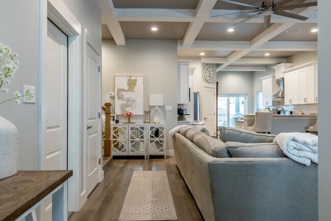 Building Photo - 5/3 Two Story Home with Water-view in Nice...