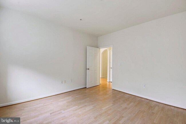 Building Photo - 12957 Centre Park Cir