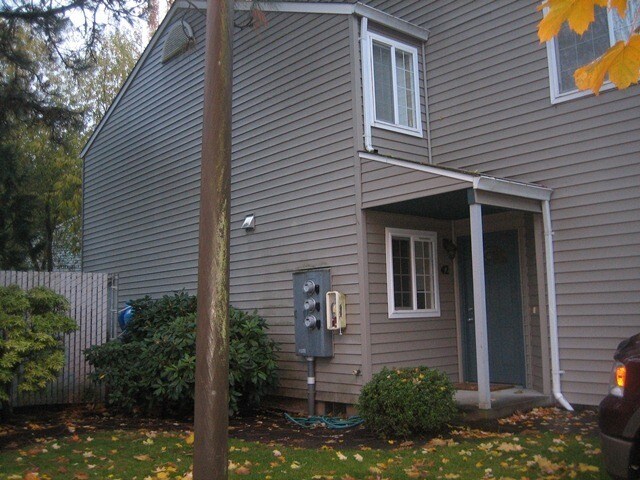 Building Photo - 2Bd/1.5Ba Two Story Condo - Available to View!