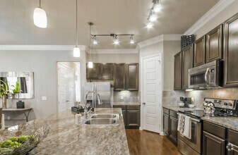 Building Photo - 265 Carriage Hills Blvd