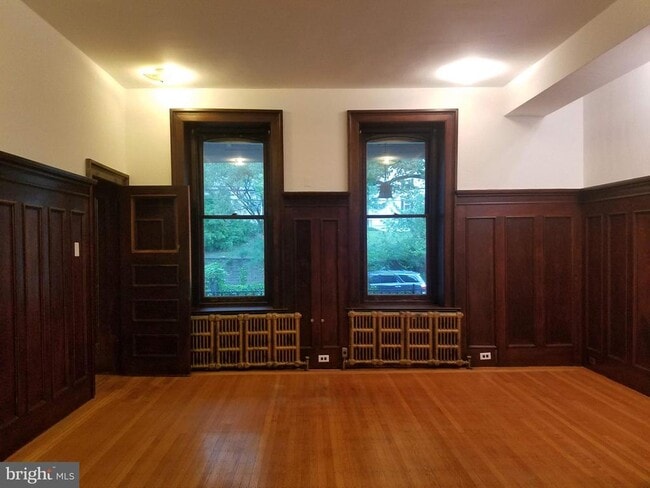 Building Photo - 348 Green Ln