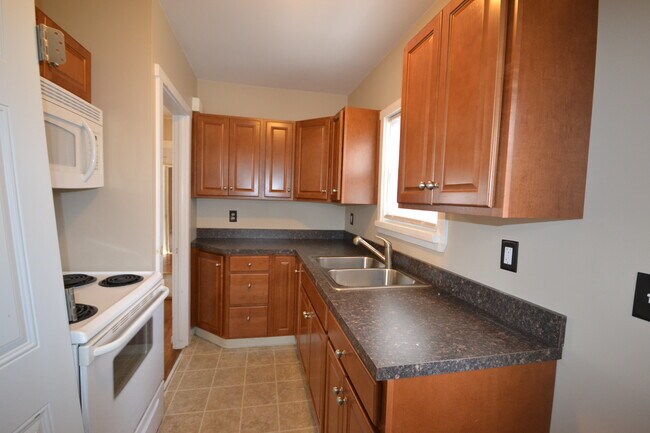 Foto del edificio - 744 W Shore Rd