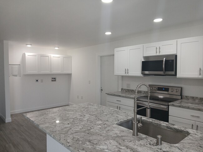 Building Photo - 309 Shore Rd