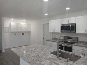 Building Photo - 309 Shore Rd