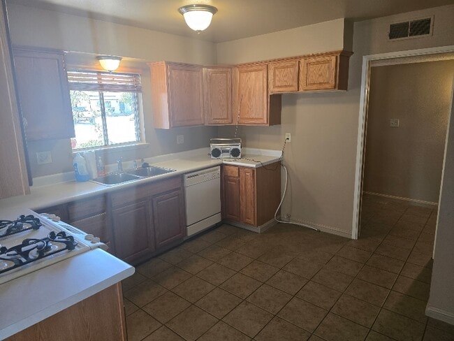 Building Photo - 240 N Bollinger St