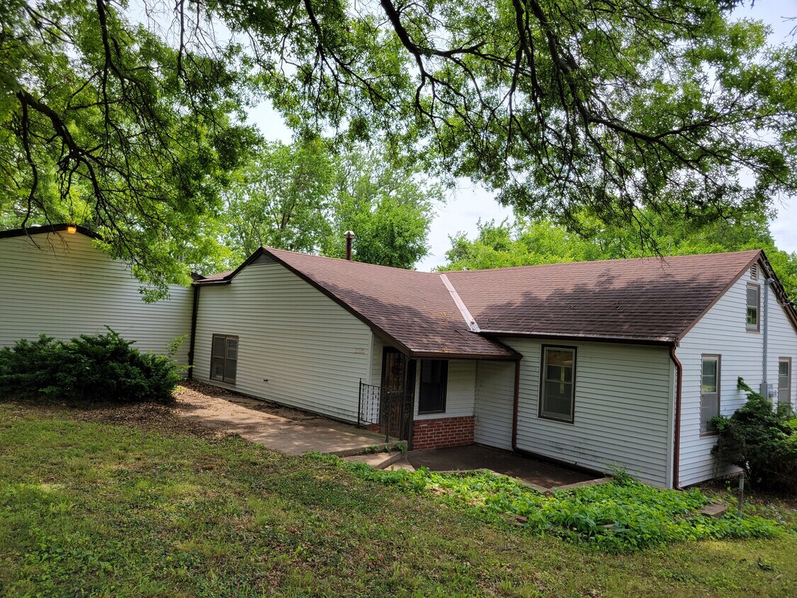 Foto principal - 6415 E 86th St
