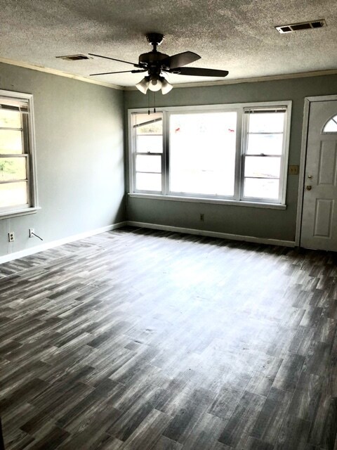 Foto del edificio - 5343 N Raymond Ave