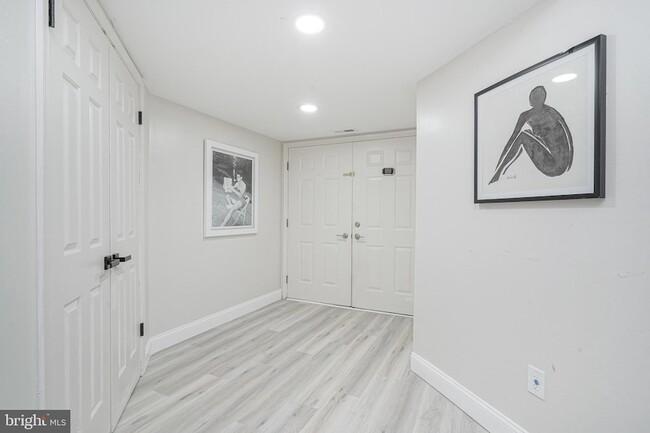 Building Photo - 906 Chanticleer