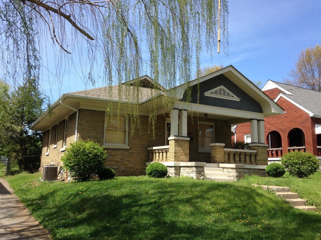 Primary Photo - 923 Idlewild Ct