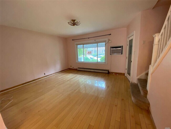 Building Photo - 161-11 84th Rd
