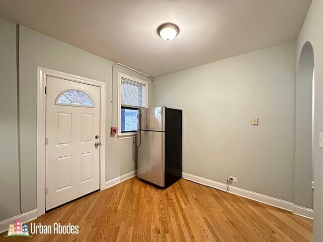Foto del edificio - 894 Green Bay Rd