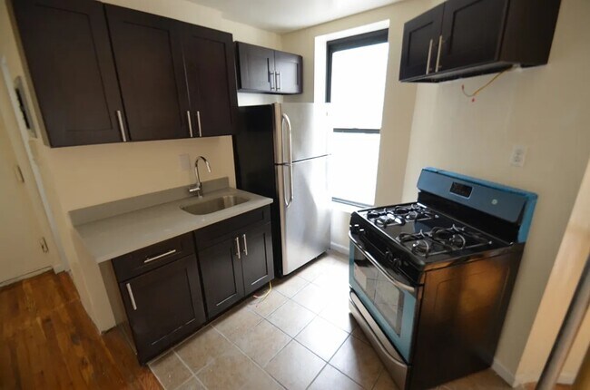 Foto del edificio - 516 W 136th St