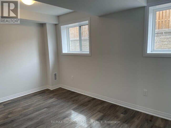 Building Photo - 51 Sparrow Ave