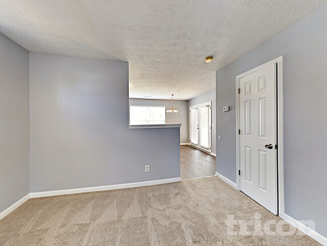 Foto del edificio - 242 Oak Grove Way