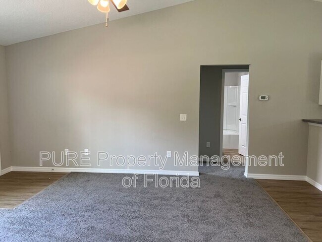 Building Photo - 36 Elm Rd