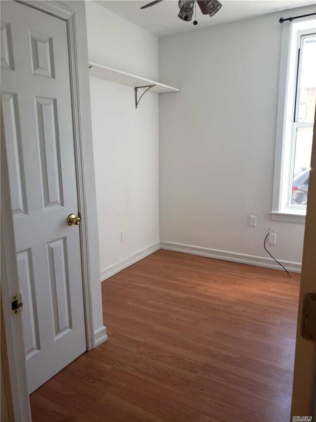 Building Photo - 77 Beadel St