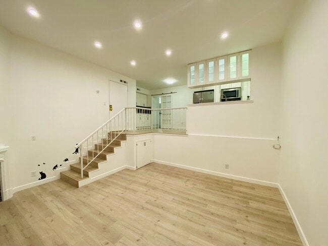 Living room - 5500 Lindley Ave