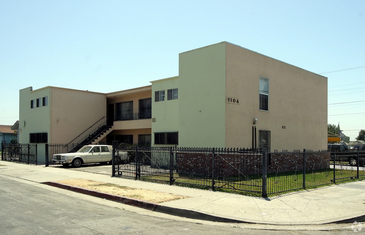 Building Photo - 7104 S San Pedro St