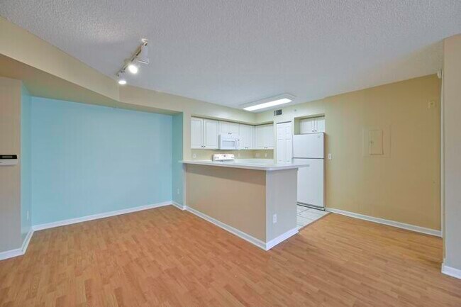 Foto del edificio - 1260 Wildwood Lakes Blvd