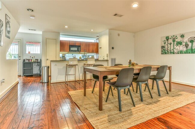 Foto del edificio - 2918 Commerce St