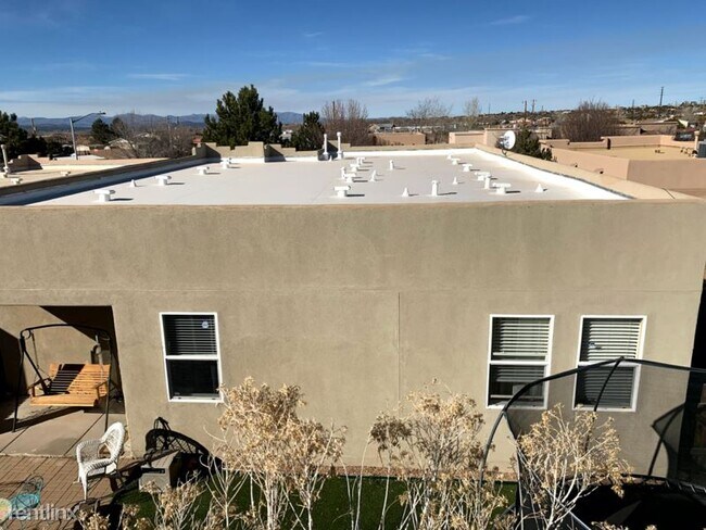 Foto del edificio - 4 br, 2 bath House - 4420 Santa Lucia