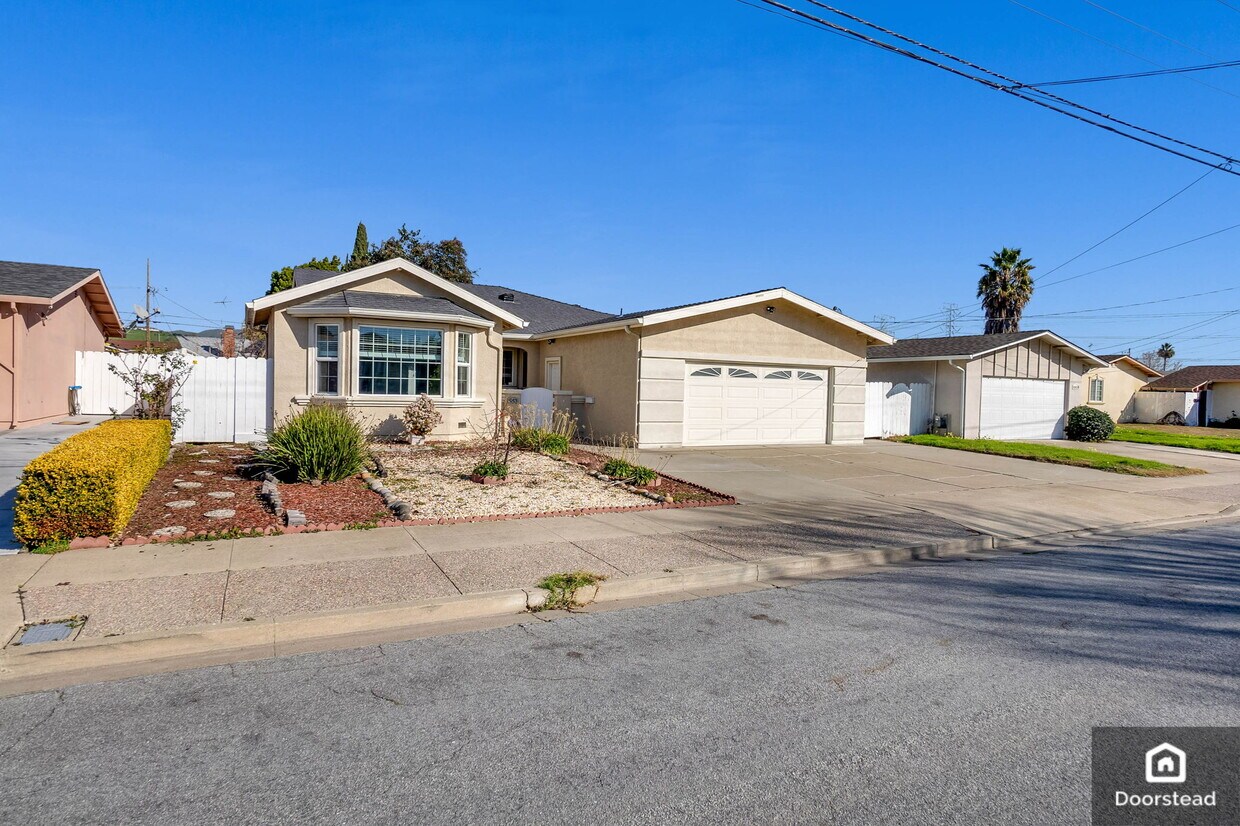 Foto principal - 43426 Lindenwood St