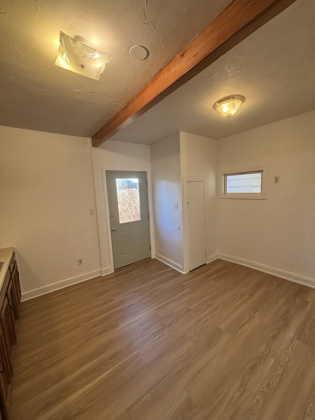 Building Photo - 340 N Franklin St