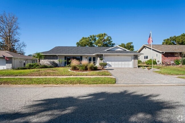 Building Photo - 8312 Roxboro Dr