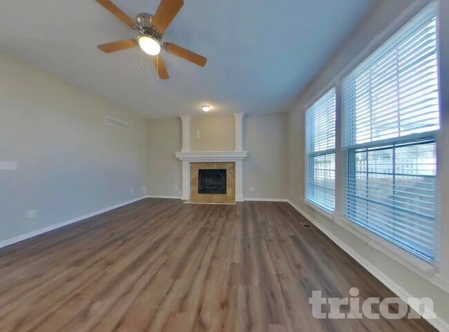 Foto del edificio - Available Now In NW Highcliffe Dr.