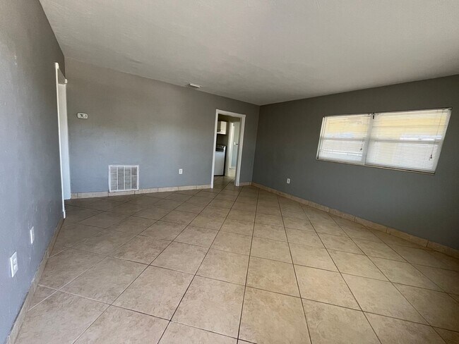 Foto del edificio - 2154 Inner Cass Cir