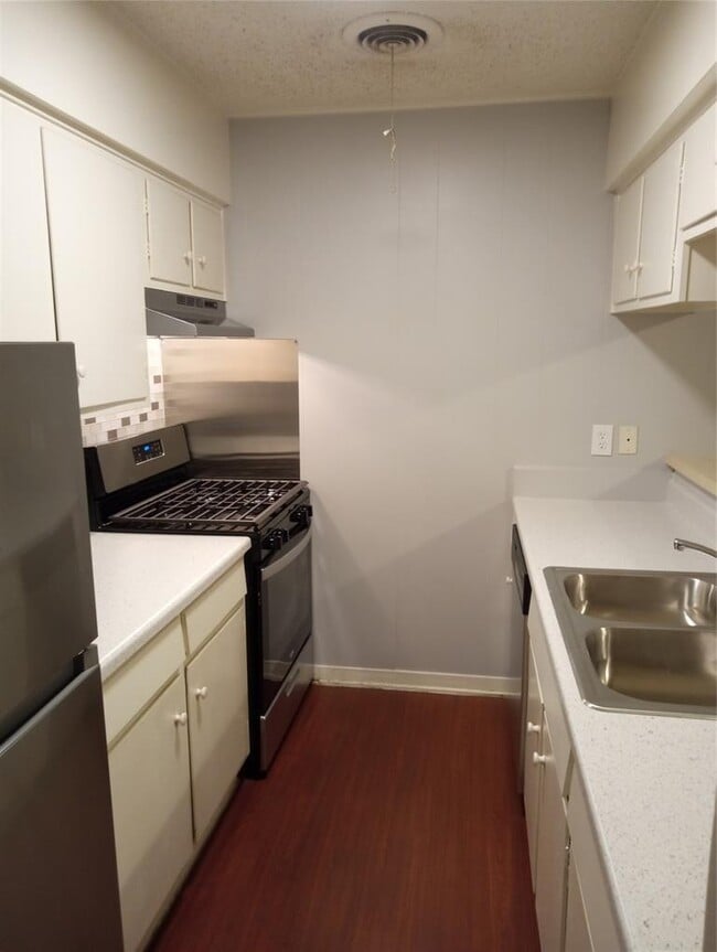 Foto del edificio - 606 W 51st St