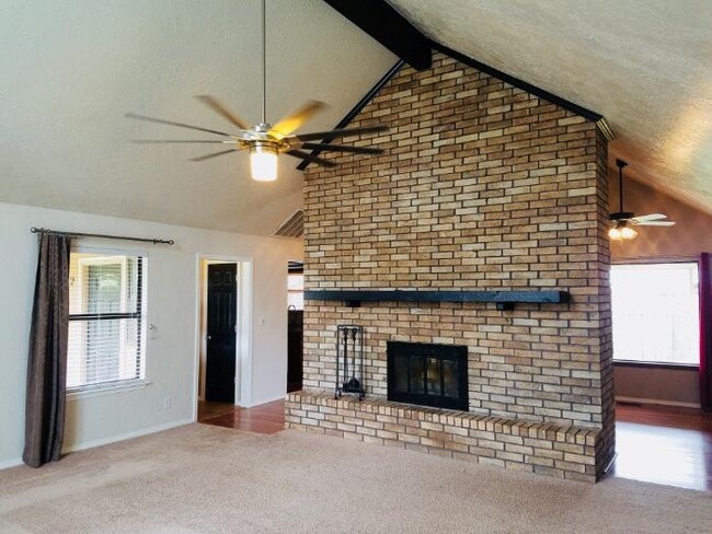 Building Photo - 312 Rosanne St