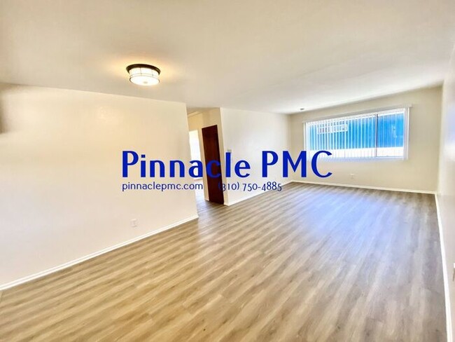 Building Photo - 2 Bed 2 Bath Apartment For Rent in Hawthorne