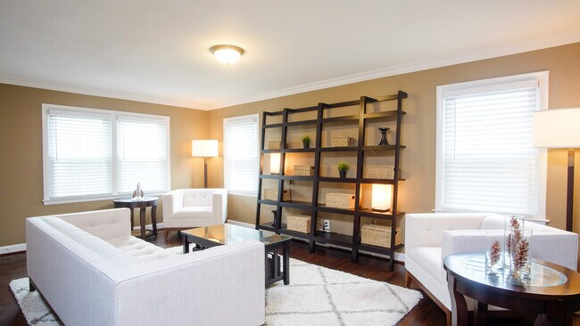 Foto del edificio - 387 Quaker Ln S
