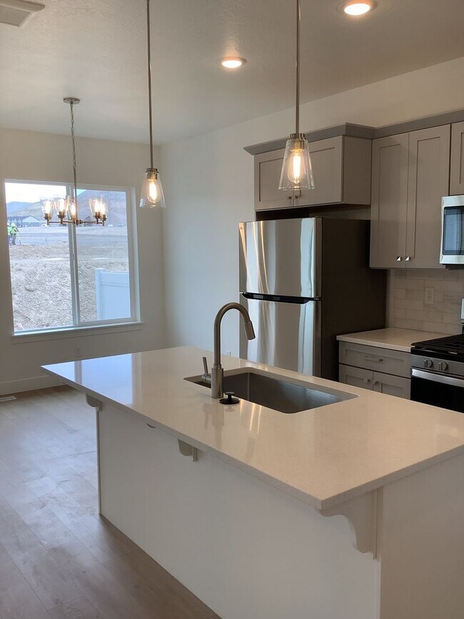 Foto del edificio - New Construction Townhome Located in Prime...