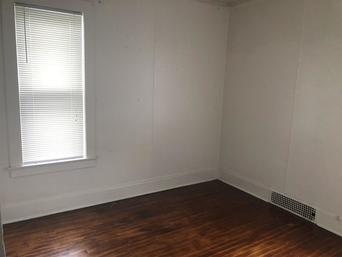 Primary Photo - 1372 Merryman St