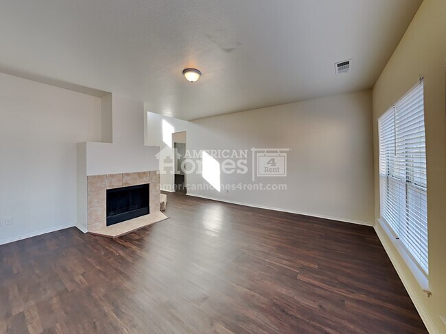 Foto del edificio - 233 Willow Lake Drive