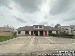 Foto principal - 7550 Oak Chase