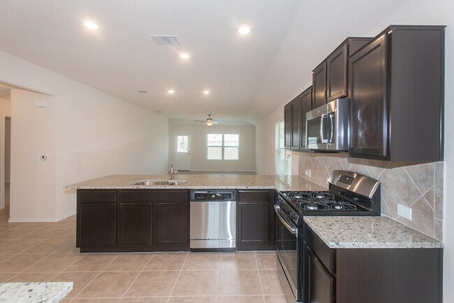 Foto del edificio - Updated Southeast Austin Single Story - Move In Ready!